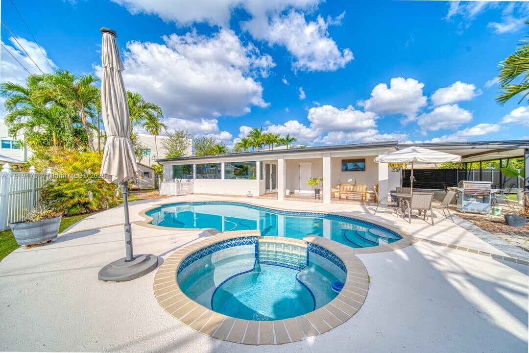 10520 SW 46th Terrace in Miami, FL - Building Photo