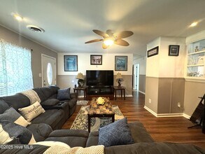 6017 E Red Oak Ct in Jacksonville, NC - Building Photo - Building Photo