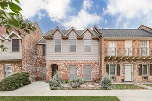 10720 Briar Forest Dr in Houston, TX - Building Photo