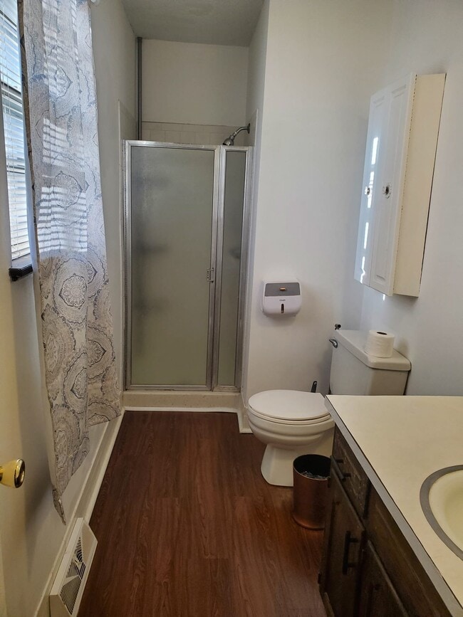 4820 England St in Shawnee, KS - Foto de edificio - Building Photo