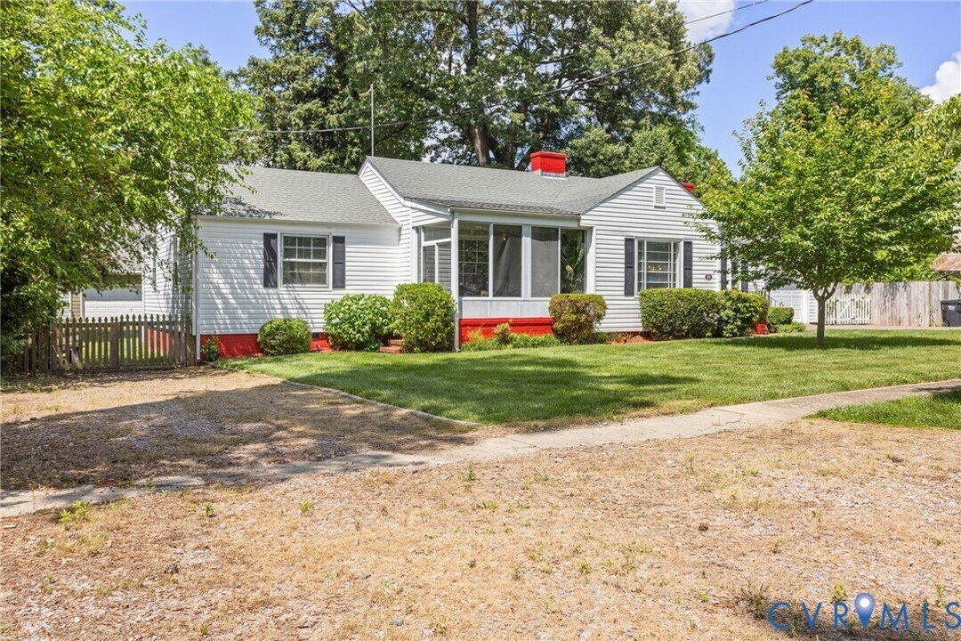208 Marvin Ave in Colonial Heights, VA - Building Photo