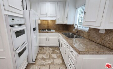 1438 S Barrington Ave in Los Angeles, CA - Building Photo - Building Photo