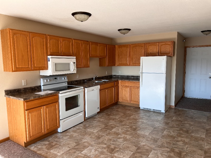 5151 W 6th St, Unit 204 in Goodview, MN - Building Photo