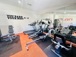 Cypress Place Apartments in Tarpon Springs, FL - Foto de edificio - Building Photo