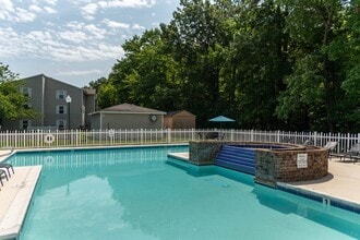 Laurel Pines in Richmond, VA - Building Photo - Building Photo