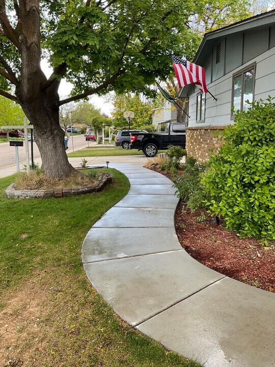 8324 W Westchester Ave in Boise, ID - Building Photo