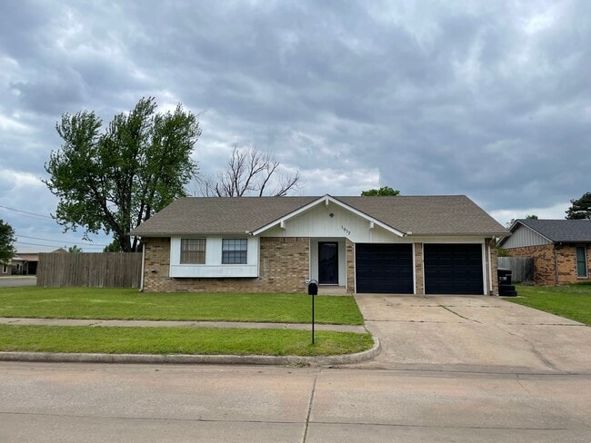 property at 1917 Glenwood Dr