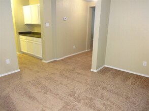 321 Quail Run Rd in Red Oak, TX - Foto de edificio - Building Photo