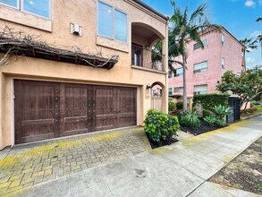 115 W Montecito Wy in San Diego, CA - Building Photo - Building Photo