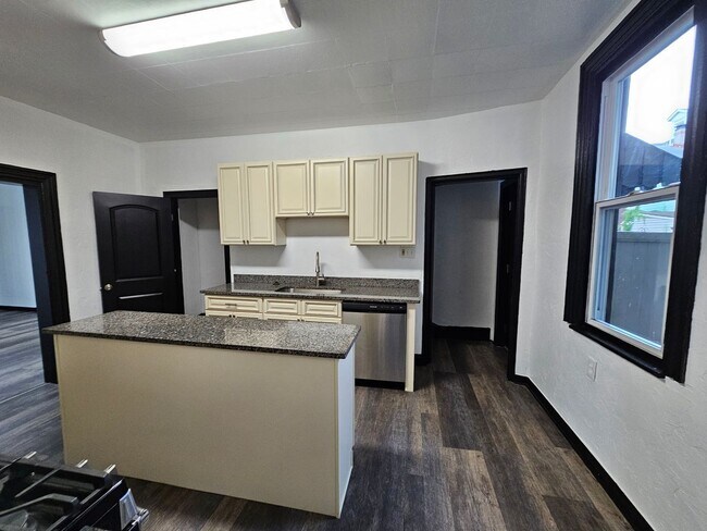 2315 Larkins Wy in Pittsburgh, PA - Building Photo - Building Photo