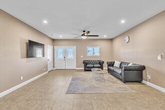 4615 E St Louis Ave in Las Vegas, NV - Building Photo - Building Photo