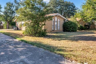 805 Irwin Dr in Hurst, TX - Building Photo - Building Photo