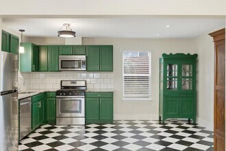 2814 Oak Springs Dr in Austin, TX - Building Photo - Building Photo