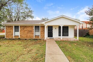 6628 Brookdale Dr in Watauga, TX - Building Photo