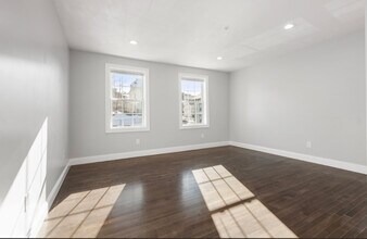 222 Rock St, Unit 2 in Fall River, MA - Building Photo - Building Photo