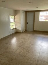 5710 SW 38th St in West Park, FL - Foto de edificio - Building Photo