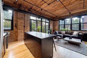 1670 N Claremont Ave in Chicago, IL - Building Photo - Building Photo