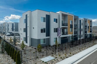 Rowan in Sparks, NV - Foto de edificio - Building Photo