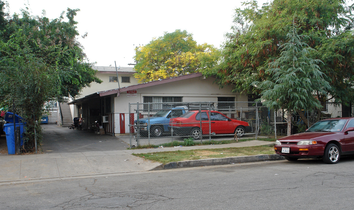 14206 Calvert St in Van Nuys, CA - Building Photo