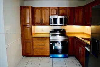 2280 SW 43rd Ave in Fort Lauderdale, FL - Foto de edificio - Building Photo