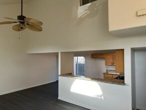 110 E Lang St in Hanford, CA - Building Photo - Building Photo