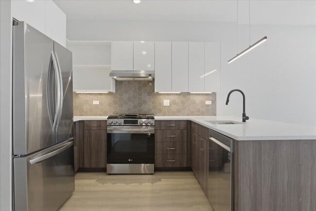 948 W Sunnyside Ave in Chicago, IL - Building Photo - Building Photo