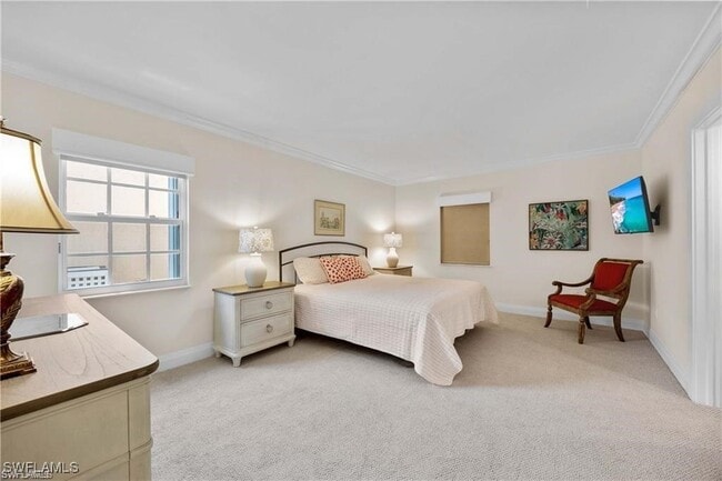 property at 3070 Gulf Shore Blvd N