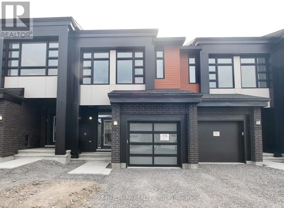 527 Triangle St in Ottawa, ON - Building Photo