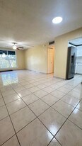 606 W 81st St in Hialeah, FL - Building Photo