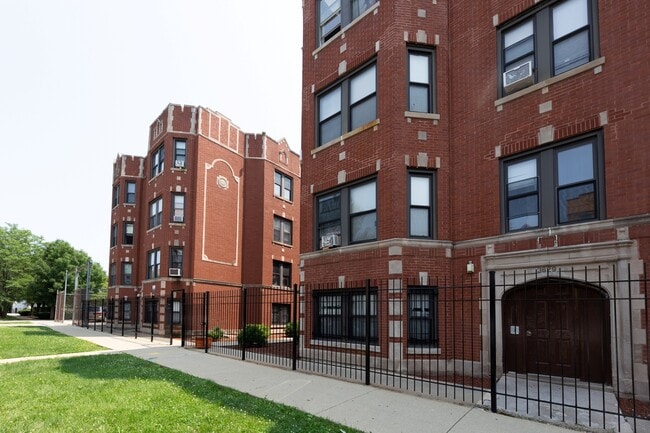 Dickens Apartments in Chicago, IL - Building Photo - Building Photo