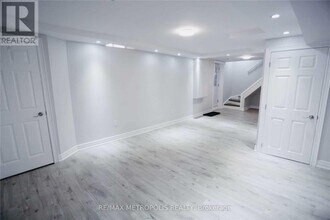72 Glacier Crescent in Toronto, ON - Building Photo - Building Photo