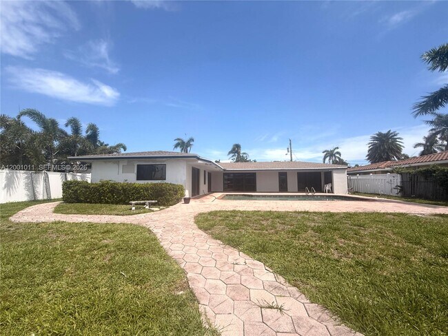 2730 NE 7th St in Pompano Beach, FL - Building Photo - Building Photo