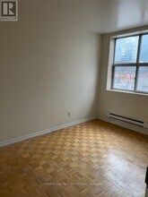 126 Dundas St E in Toronto, ON - Building Photo - Building Photo