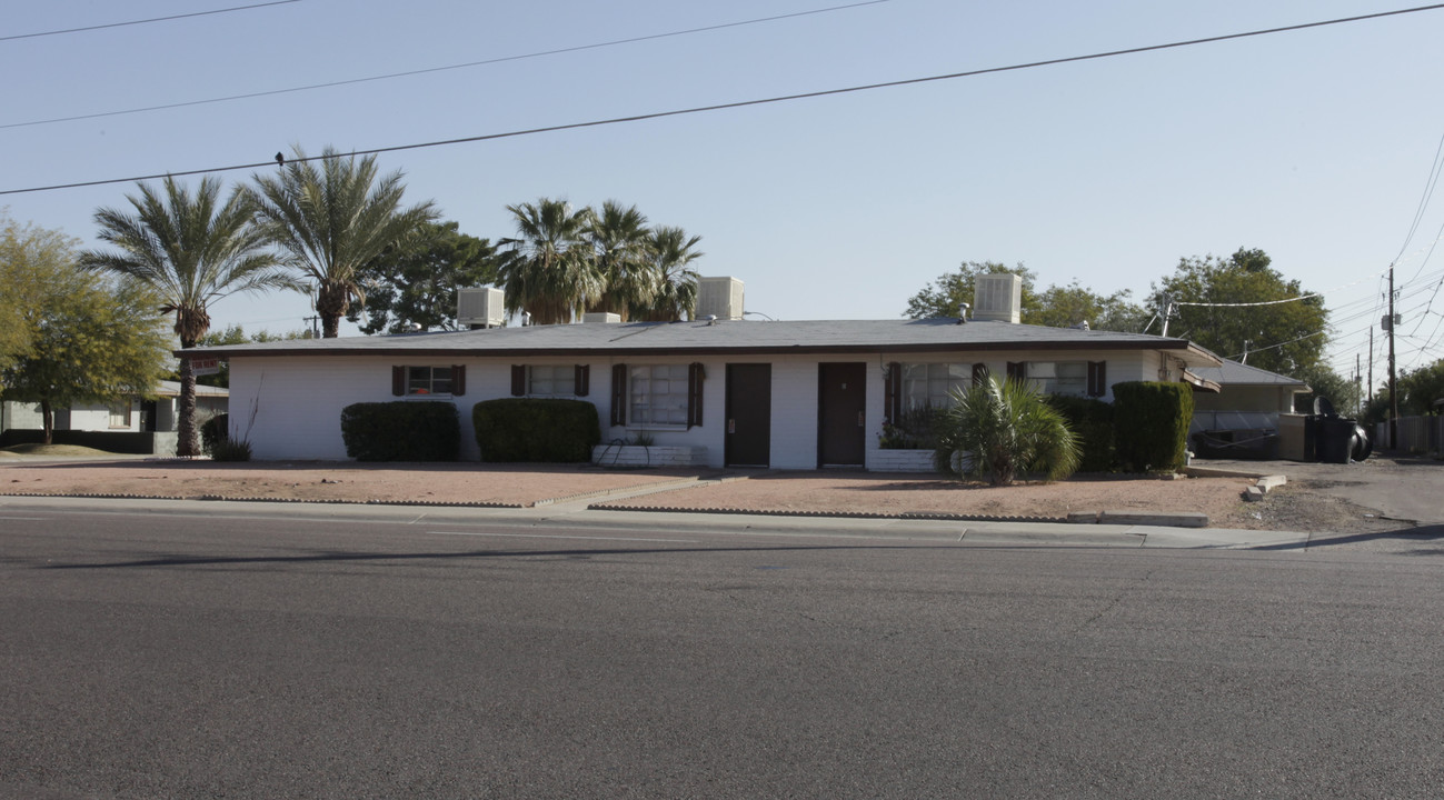 6801 E Avalon Dr in Scottsdale, AZ - Foto de edificio