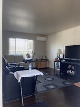 6384 14th Ave in Sacramento, CA - Foto de edificio - Building Photo