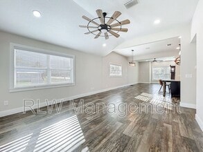 389 S Central Ave in Umatilla, FL - Building Photo - Building Photo