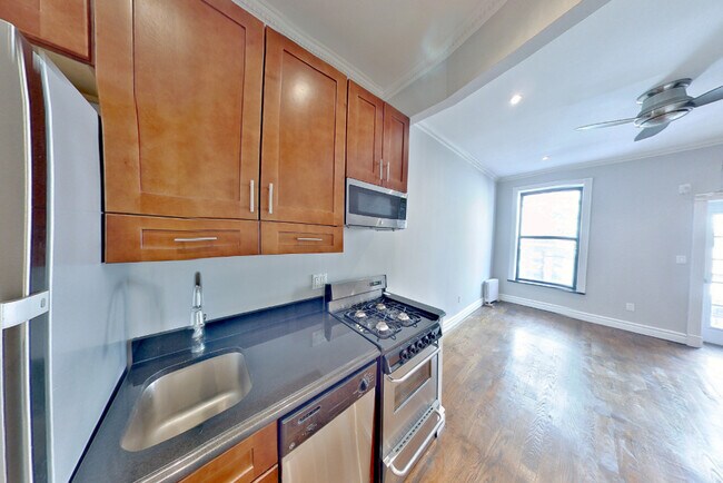 53 Leroy St in New York, NY - Building Photo - Building Photo