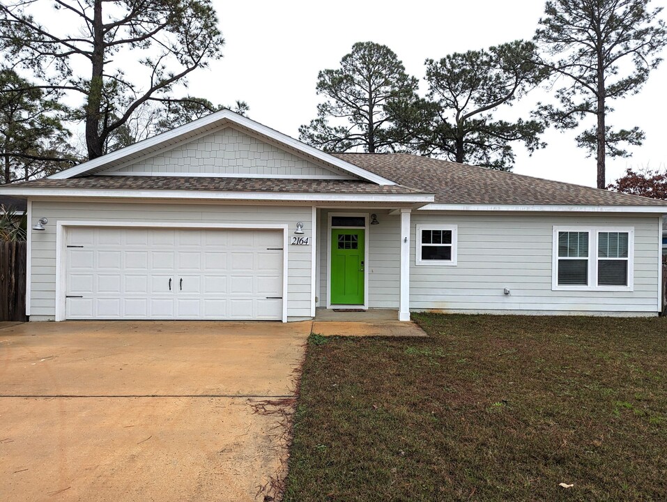 2164 Wind Trace Rd N in Navarre, FL - Building Photo