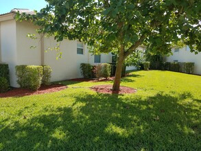 180 Sedona Way in Palm Beach Gardens, FL - Foto de edificio - Building Photo
