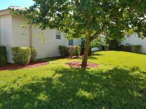 180 Sedona Way in Palm Beach Gardens, FL - Building Photo - Building Photo