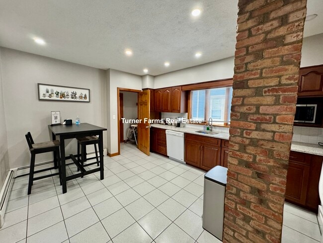 45 Bowen Ave, Unit 1 in Medford, MA - Foto de edificio - Building Photo
