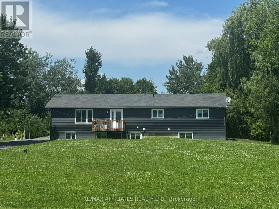 2156 Rte 600 W in Russell, ON - Building Photo