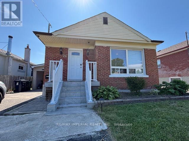 74 Wye Valley Rd in Toronto, ON - Building Photo