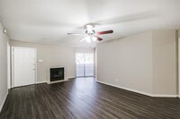 10729 Braes Bend Dr in Houston, TX - Building Photo - Building Photo