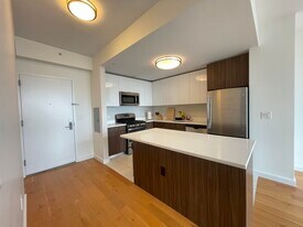 110 1st St in Jersey City, NJ - Building Photo