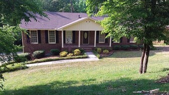 508 Wood Terrace NE in Center Point, AL - Building Photo