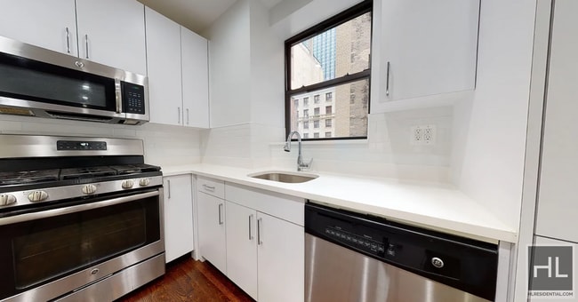145 W 55th St in New York, NY - Building Photo - Building Photo