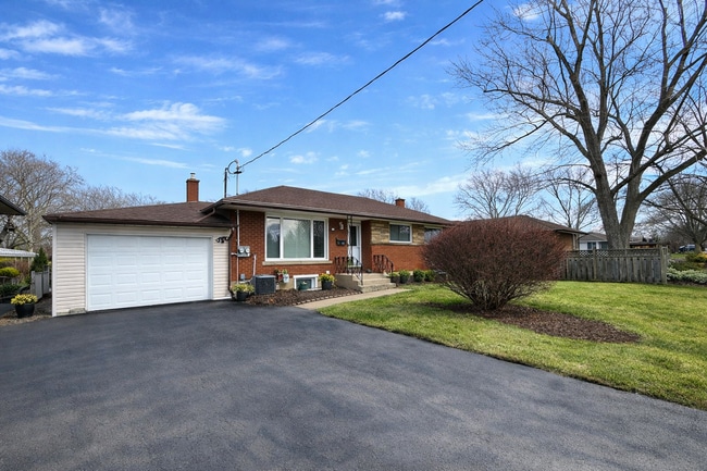 property at 90 Rochelle Dr