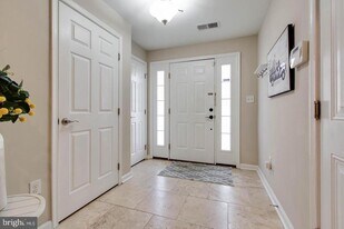 7217 Maidstone Pl in Elkridge, MD - Building Photo