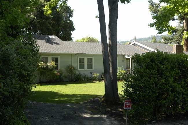 1431 Jackson Way in Alamo, CA - Foto de edificio - Building Photo